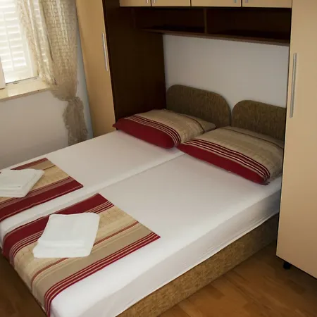 克鲁尼克旅馆 *